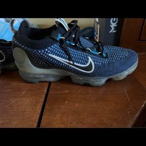 Mens Vapor max shoes, size 8.5